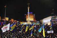 На Майдане умер человек, Тимошенко прекратила голодовку, а оппозиция наконец-то огласила план действий. Хроника Майдана (6 декабря 2013)